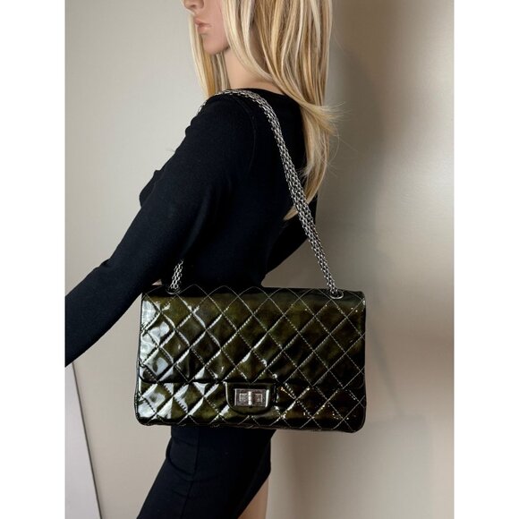 Chanel 2.55 Reissue Double Flap Iridescent Dark Green Patent Leather Bag - Picture 7 of 13